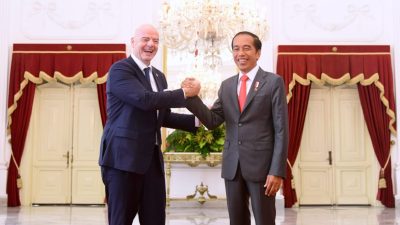 Presiden Jokowi Sambut Kedatangan Presiden FIFA