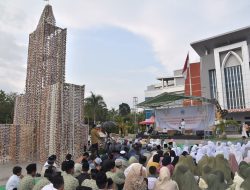 Tolangga Raksasa Ramaikan Perayaan Maulid Nabi di Universitas Negeri Gorontalo