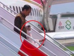 Viral, Ibu Negara Iriana Joko Widodo Jatuh di Tangga Pesawat