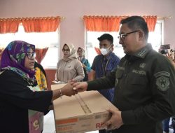 Marten Taha Salurkan Bantuan Bagi Pelaku Usaha UMKM di Kota Gorontalo