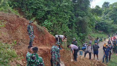 Polda Gorontalo Evakuasi Bencana Alam di Kecamatan Bilato