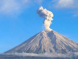 Dua Kali Erupsi, Masyarakat Sekitar Gunung Semeru Diimbau Tak Beraktivitas Pada Radius Lima Kilometer