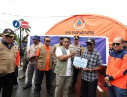 BNPB Serahkan Bantuan Sebesar Rp1 Miliar Tangani Gempa Jayapura