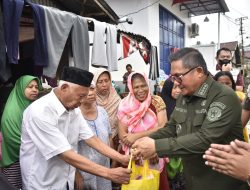 Peduli Korban Banjir di Kota Manado, Marten Taha Salurkan Bantuan Kemanusiaan