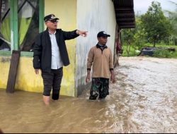 Pastikan Kondisi Warga, Bupati Gorut Gerak Cepat Tinjau Korban Banjir