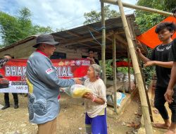 Kapolda Gorontalo Bagikan Bantuan Sosial Kepada Warga Tidak Mampu