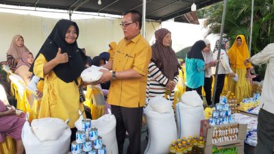 Anggota DPRD Provinsi Fikram Salilama Salurkan Bantuan UMKM Bagi Masyarakat Kurang Mampu di Kota Gorontalo
