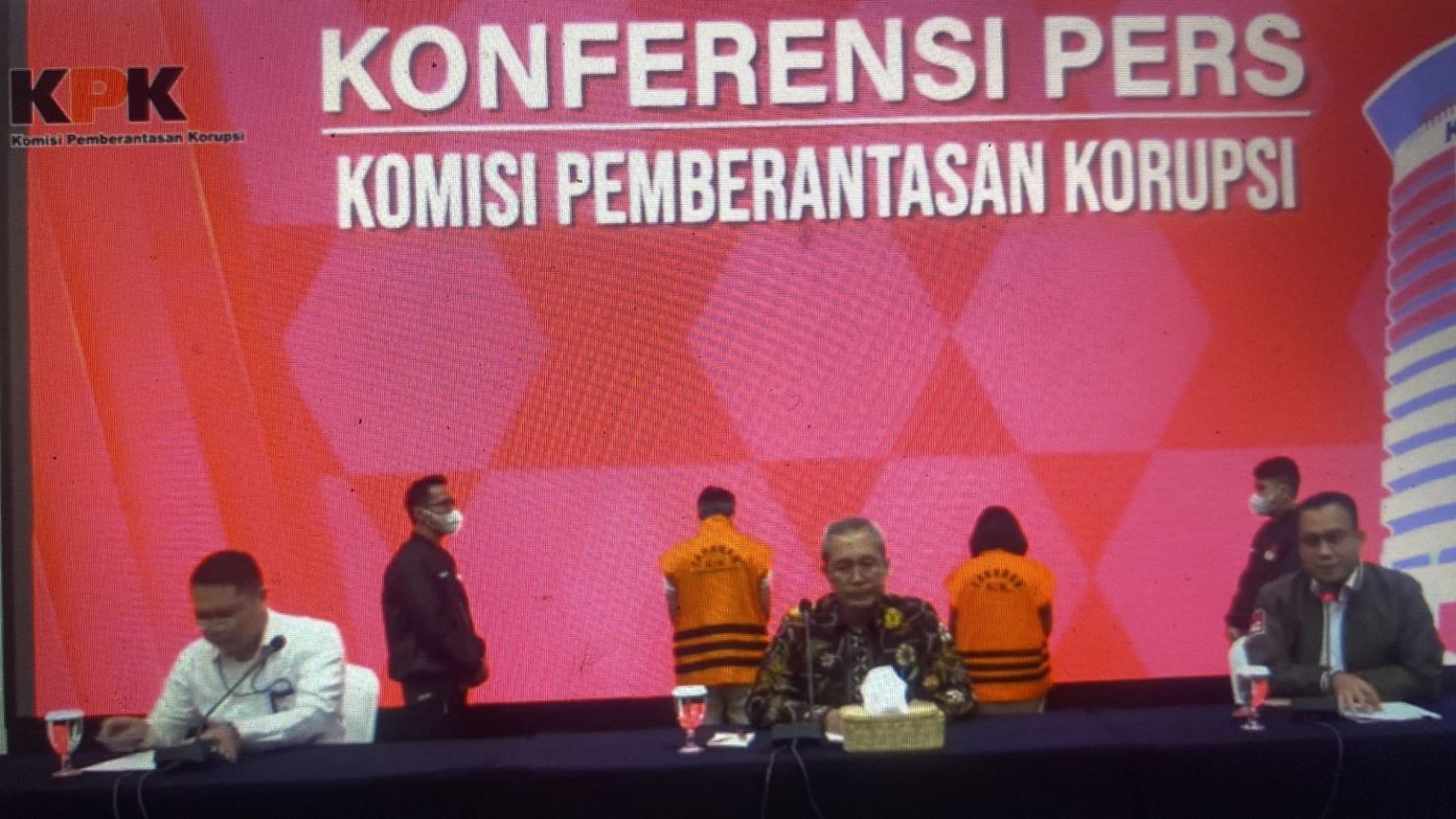 KPK Tetapkan Lima Tersangka Pengadaan Barang Dan Jasa Di Basarnas | Read.id