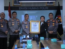 Divisi Humas Polri Raih Penghargaan Presisi Award Strategi Komunikasi Publik