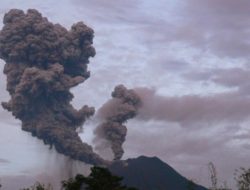 Letusan Gunung Halmahera setinggi 600 Meter