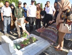 Bupati Gorontalo Ajak ASN Tabur Bunga dan Kerja Bakti di Taman Makam Pahlawan