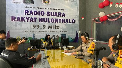 Polda Gorontalo Beri Edukasi Tertib Berlalu Lintas Kepada Masyarakat Melalui Stasiun Radio