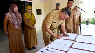 ASN Bersama PTT Diskominfotik Lakukan Penandatanganan Pakta Integritas Netralisasi Pemilu