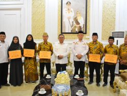 Wali Kota Marten Taha Serahkan Uang Saku Bagi Peserta Asal Kota Gorontalo Yang Ikut STQH Nasional di Provinsi Jambi