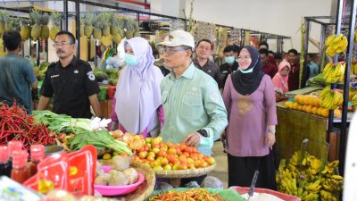 Peninjauan Harga Bahan Pokok di Pasar Harian