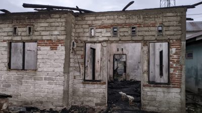 Wali Kota Marten Taha Serahkan Bantuan Bagi Korban Musibah Kebakaran di Kelurahan Liluwo