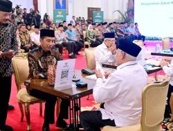 Presiden Jokowi Serahkan Zakat ke Baznas