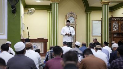 Sambut Ramadan 1445 H, Rektor UNG Berikan Tausiah untuk Jemaah Masjid Sabilurrasyad