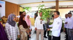 Melalui Program Germas, Pemkot Gorontalo Salurkan Bantuan Bibit Cabai Bagi Warga di Kecamatan Kota Selatan
