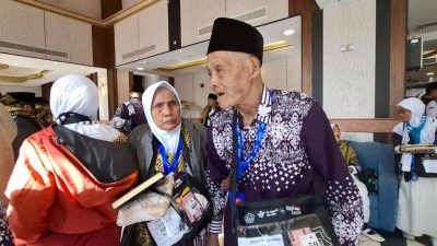 Jamaah Haji Diimbau Selalu Bawa dan Simpan Paspor di Tas Selempang Yang Disediakan Petugas
