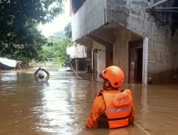 Kali Ciliwung Meluap, 17 KK di Jaktim Mengungsi