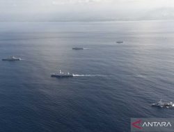 Lima Kapal Perang TNI Angkatan Laut Latihan Formasi Saat Jaga Keamanan WWF Ke-10 di Bali