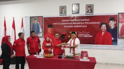 PDIP Provinsi Gorontalo Terima Formulir Pendaftaran Calon Gubernur Tony Uloli