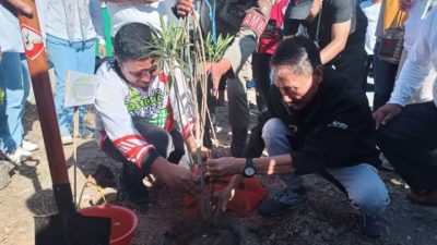 Pemkab Gorontalo Tanam Pohon Sepanjang Jalan Protokol