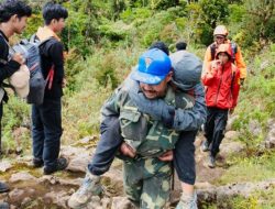 Alami Hipotermia, Pendaki Perempuan Gunung Bawakareng Dievakuasi Tim SAR