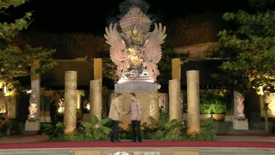 Presiden Jokowi Sambut Tamu Undangan WWF Ke-10 Dalam Jamuan Makan Malam di GWK Bali