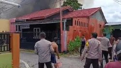 Personil Polsek Dungingi Bantu Padamkan Api Dan Olah TKP Kebakaran Rumah di Kecamatan Dungingi