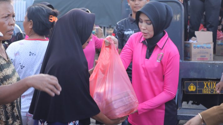 Bhayangkari Cabang Kota Gorontalo Peduli Korban Banjir