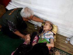 PJ Gubernur Turun Langsung Periksa Kesehatan Pengungsi di Aula Rudis Walikota Gorontalo