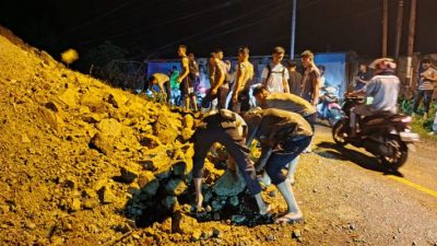 Polresta Gorontalo Kota Bantu Bersihkan Jalan Pasca Banjir