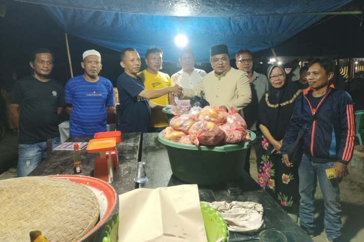 Remaja Telaga Biru Bantu Dapur Umum Korban Banjir