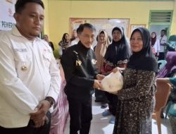 Bupati Nelson Salurkan Bantuan Beras untuk Korban Banjir Tilango