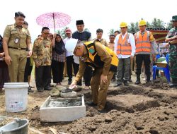 Asripan Letakkan Batu Pertama Pembangunan Kampus UDK di Poyowa Besar Satu