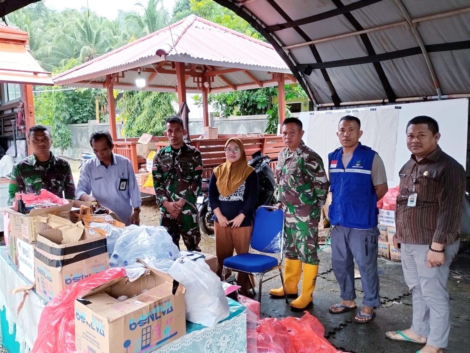 KPU Bone Bolango Salurkan Bantuan Korban Longsor