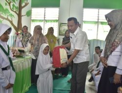 Nawir Tondako Serahkan Bantuan Sekolah, Motivasi Siswa SDN 16 Limboto