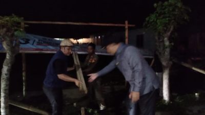 Ketua KPU dan PJ Bupati Boalemo Terjun Langsung Bersihkan APK Paslon