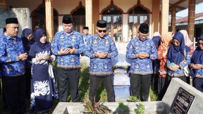 Pj Wali Kota Ismail Madjid Ziarah Makam Tokoh Organisasi Bersama Pengurus Dan Anggora Korpri Kota Gorontalo