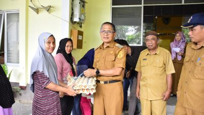 Pemkot Gorontalo Serahkan Bantuan Bahan Pokok