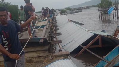 Angin Puting Beliung Merusak Sejumlah Bangunan Di Desa Torosiaje