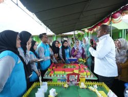 Rektor Eduart Wolok Resmikan Pameran Produk UNG Mengajar Batch 6