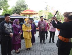 Idah Syahidah Jalani Adat Mopotilolo di Kota Gorontalo