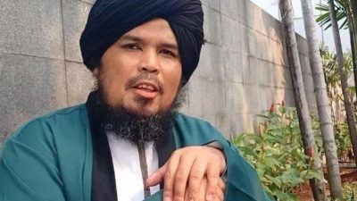 Ustaz Derry Sulaiman Sebut Tiga Artis yang Segera Mualaf, Hotman Paris hingga Denny Sumargo?