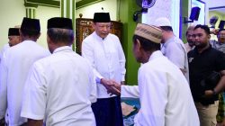 Salat Subuh Berjemaah, Gubernur Gusnar Ismail Sampaikan Pesan Ramadan