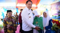 GTT dan Siswa Kurang Mampu Terima Bantuan saat Peluncuran SPMB di Pohuwato