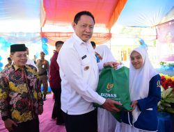 GTT dan Siswa Kurang Mampu Terima Bantuan saat Peluncuran SPMB di Pohuwato