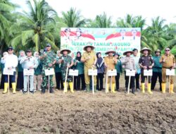 Gubernur Gusnar Serahkan 15 Traktor untuk Petani Pohuwato